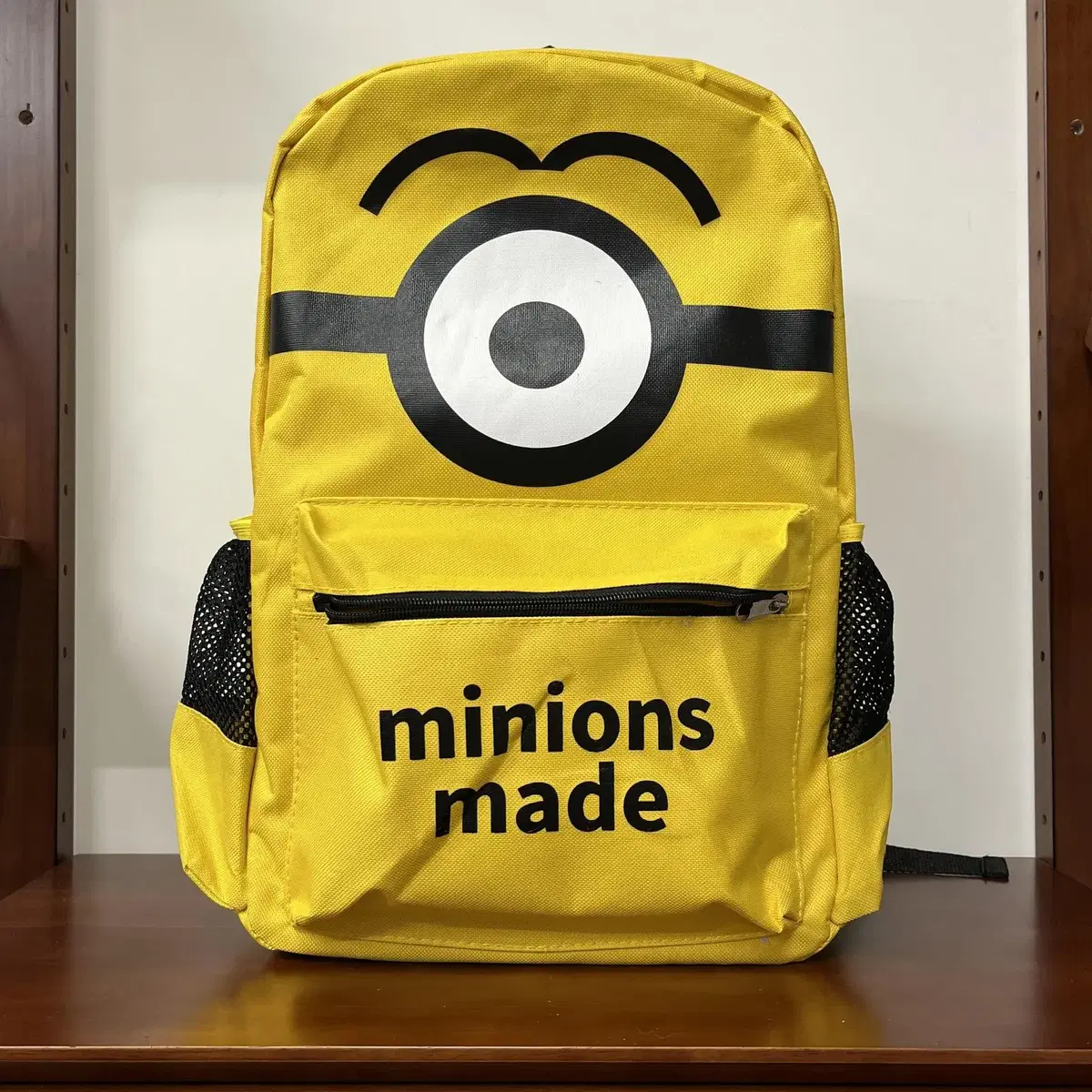 MINIONS backpack ( universal studio )